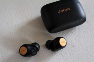 مراجعة Jabra 85t: سماعات الأذن القادرة هذه لا تبخل بإلغاء الضوضاء النشطة